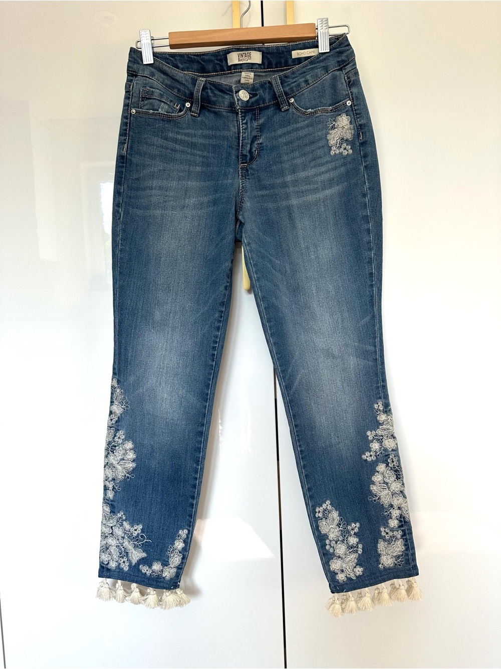Vintage America Boho capri Embroidered Crop Jeans small